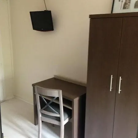 Les Pyrénées Hotel